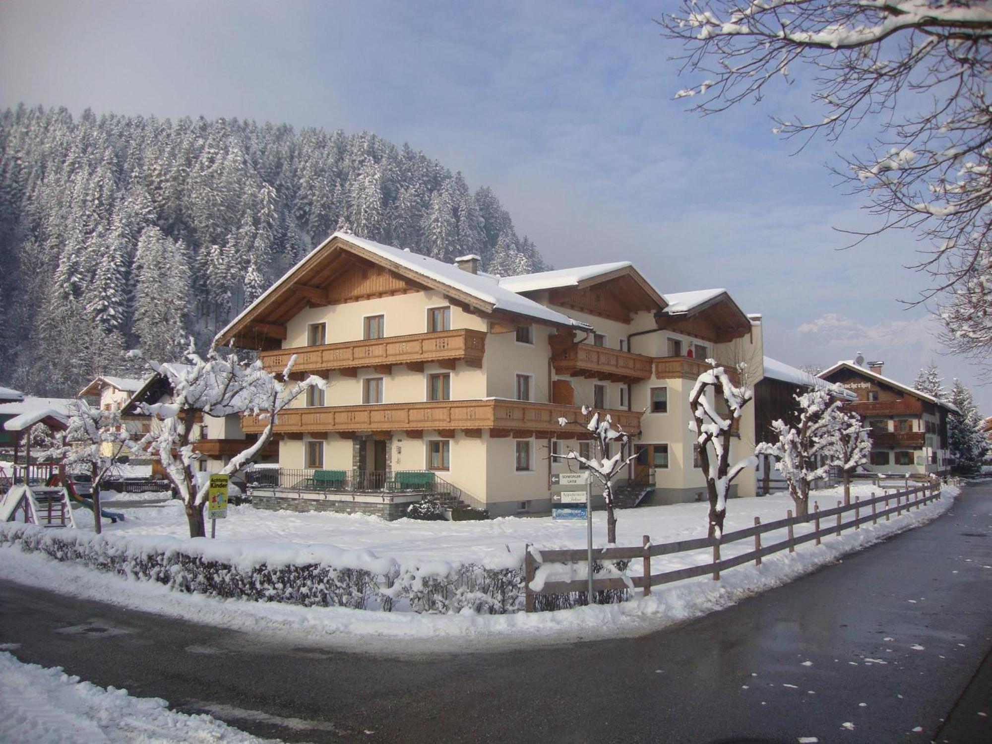 Gaestehaus Schwoagerhof Villa Fuegen Exterior photo